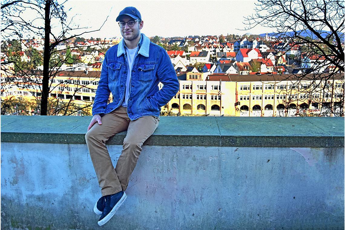 Das Millennium-Baby von Backnang wird 25 Jahre alt Auch heute noch wird Nils Scheib auf sein Geburtsdatum angesprochen. Foto: Tobias Sellmaier