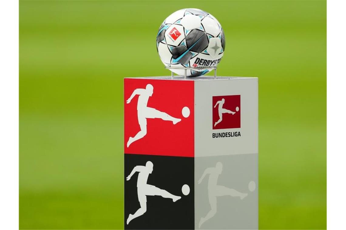Auch im deutschen Profi-Fußball ruht vorerst der Ball. Foto: Jan Woitas/dpa-Zentralbild/dpa
