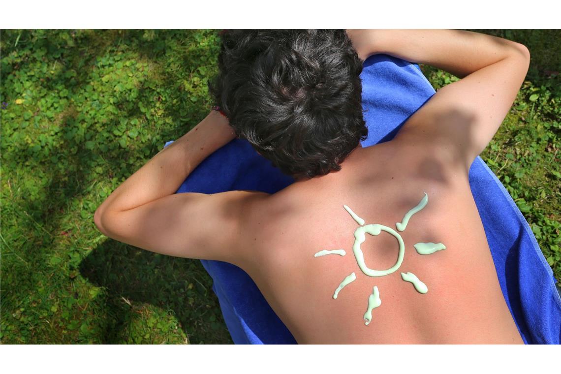 Schattenseiten der Sonne: Der richtige Schutz vor Hautkrebs Auch im Halbschatten ist Sonnencreme vonnöten. (Symbolbild)