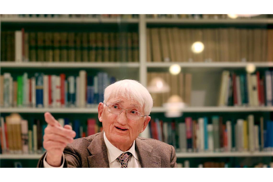 Auch im hohen Alter mischte sich Habermas gern in kontroverse Debatten ein – und trug so zur Meinungsbildung in Deutschland bei.