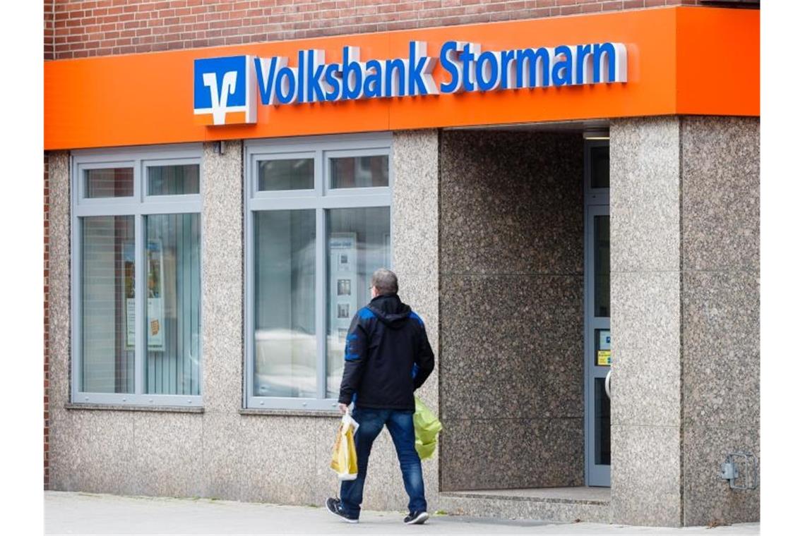 Genossenschaftsbanken erwarten wegen Corona Ergebnisrückgang Auch im nächsten Jahr dürften die Ergebnisse nach Einschätzung des Bundesverbandes der Deutschen Volksbanken und Raiffeisenbanken (BVR)unter Druck bleiben. Foto: picture alliance / Markus Scholz/dpa