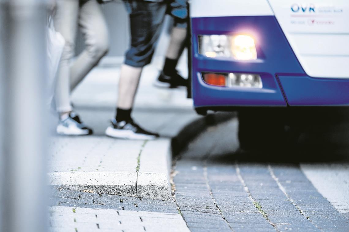 Auch in Aspach müssen die Bushaltestellen barrierefrei umgebaut werden. Symbolfoto: A. Becher