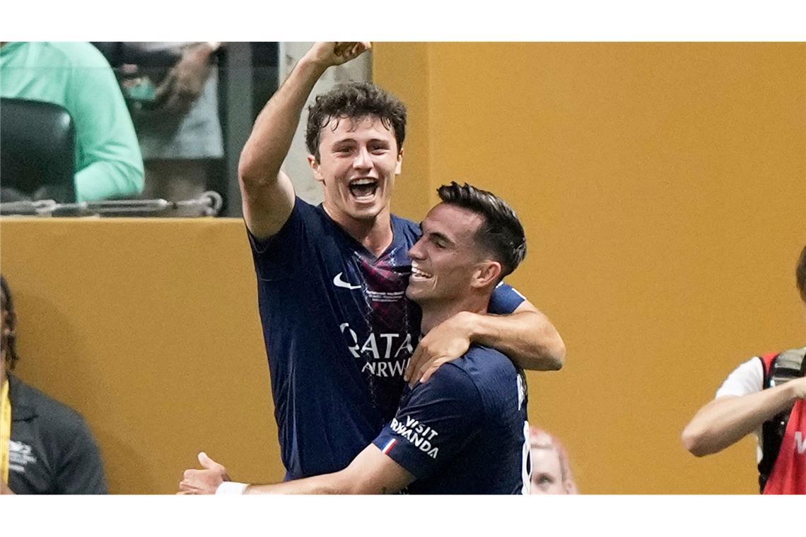 Bayerns High-Noon-Meeting mit PSG als Transfer-Wegweiser Auch in den USA haben die PSG-Profis, hier João Neves (l) und Fabián Ruiz beim Achtelfinalerfolg gegen Inter Miami, bislang viel zu feiern.