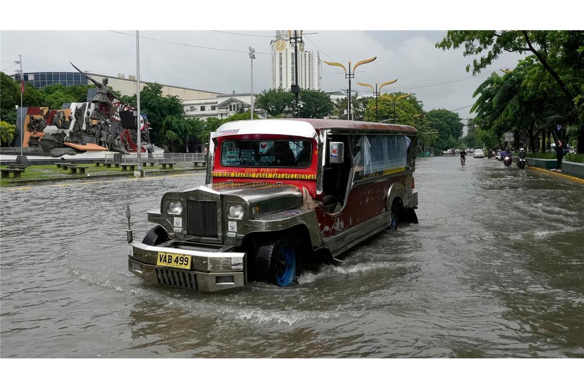 Sturm "Wipha": Tote auf den Philippinen und in Thailand Auch in der Hauptstadt Manila standen viele Straßen unter Wasser.