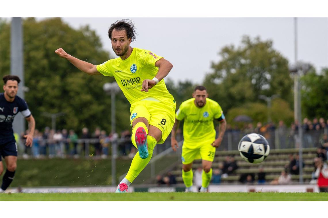 Auch in die Regionalligarunde starteten die Kickers erfolgreich. David Tomics verwandelter Elfmeter brachte am 3. August einen 1:0-Auswärtssieg bei der SG Barockstadt Fulda-Lehnerz.