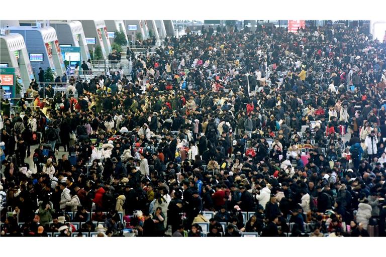 Auch in diesem Jahr dürfte es wieder voll werden an Chinas Bahnhöfen. (Archivbild)