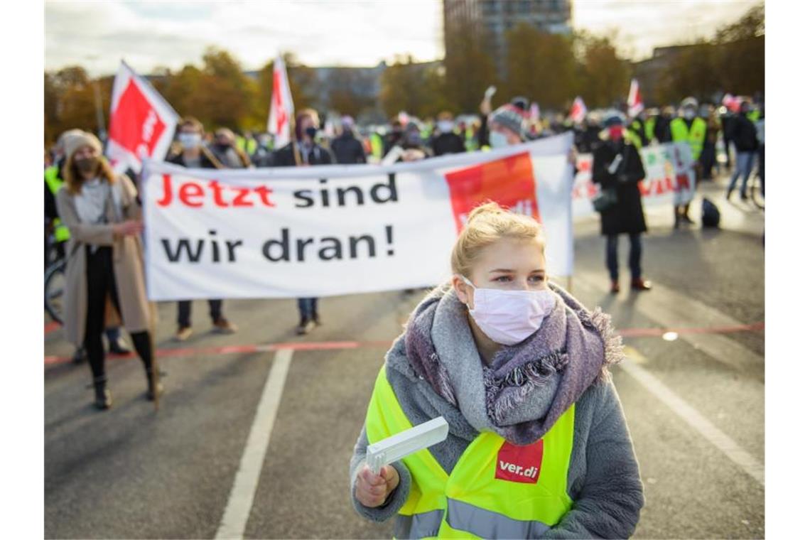 Auch in Kiel gab es Streiks und eine Kundgebung. Foto: Gregor Fischer/dpa