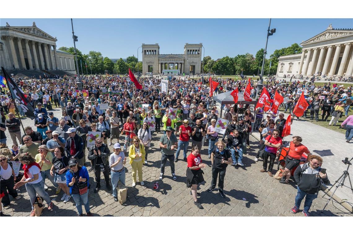 Demonstrationen für AfD-Verbot in vielen Städten Auch in München hatte die Kundgebung breiten Zulauf.