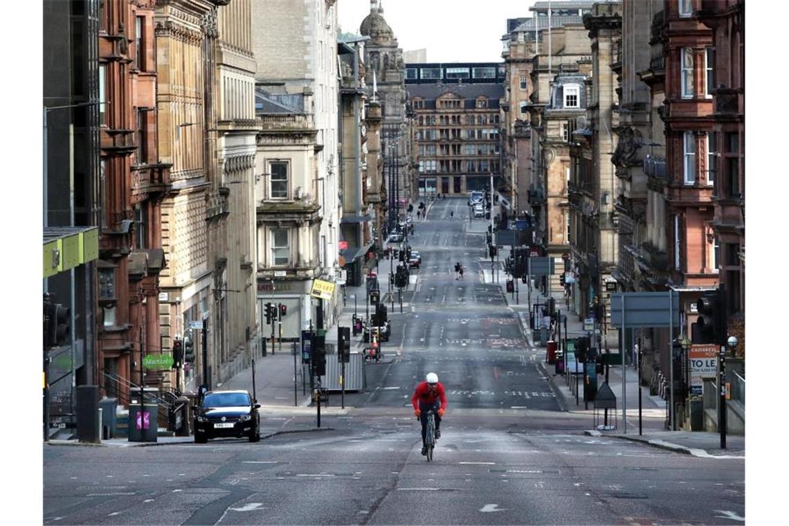 Auch in Glasgow gehen die Leute wegen des Coronavirus nicht mehr auf die Straße. Nun wurde auch entschieden, die UN-Klimakonferenz zu verschieben. Foto: Andrew Milligan/PA Wire/dpa