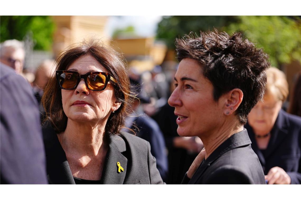 "Geschichte der Stärke": Abschied von Margot Friedländer Auch Iris Berben und Dunja Hayali gehörten zu den Trauergästen.