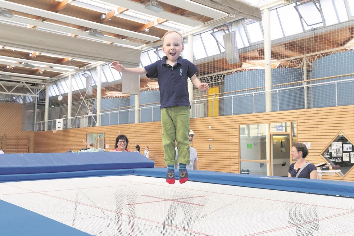 Aktiv sein und Punkte sammeln Auch Kleine können hoch hinaus: Mit dem Trampolin ist’s möglich.