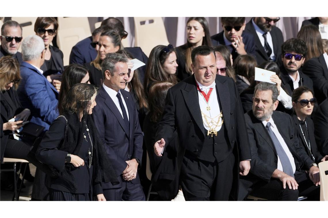 Welt nimmt Abschied von Franziskus – „Die Herzen berührt“ Auch Kyriakos Mitsotakis, Ministerpräsident von Griechenland, kommt zur Trauermesse für den verstorbenen Papst Franziskus auf dem Petersplatz.