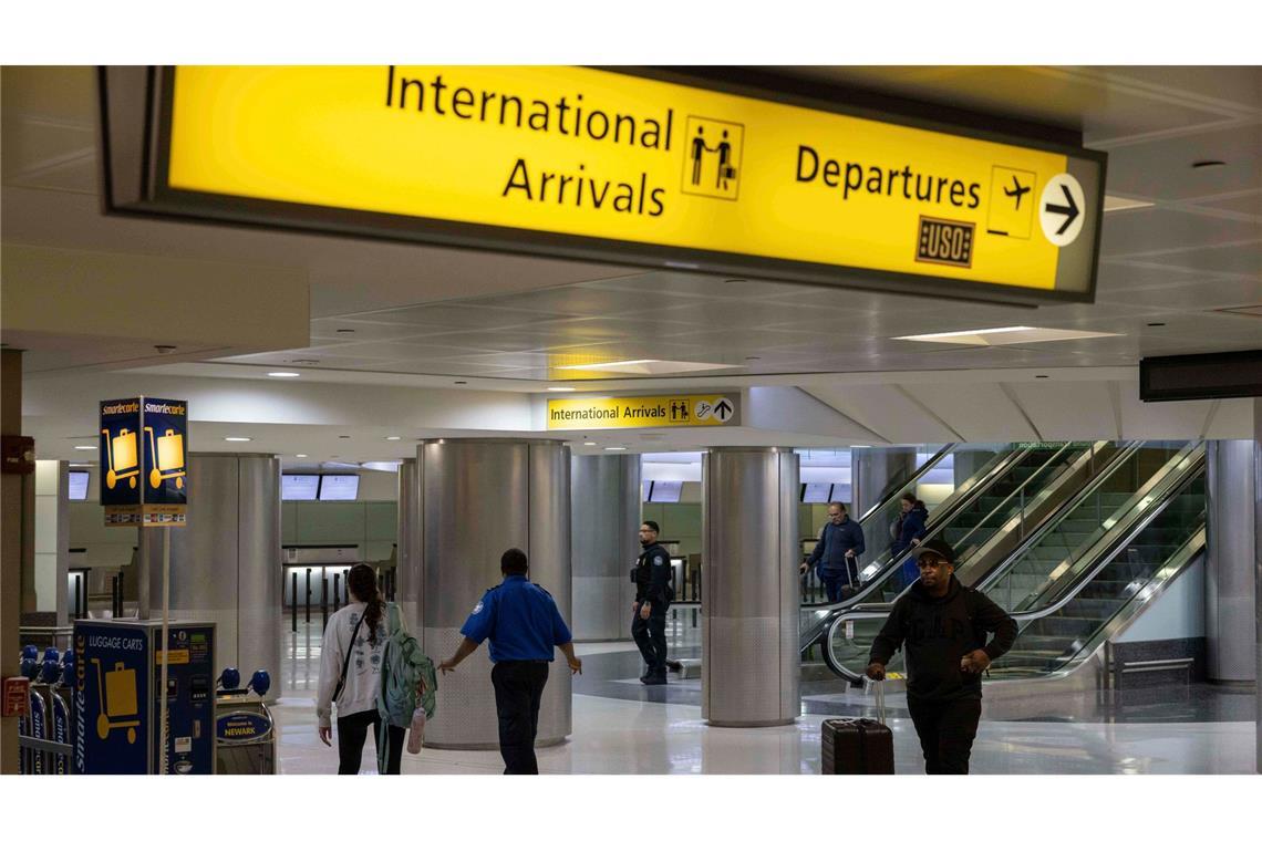 USA prüfen 55 Millionen Visa-Inhaber - Social Media im Fokus Auch Menschen, die mit einem gültigen Visum in die USA einreisen, werden künftig stärker unter die Lupe genommen. (Symbolbild)