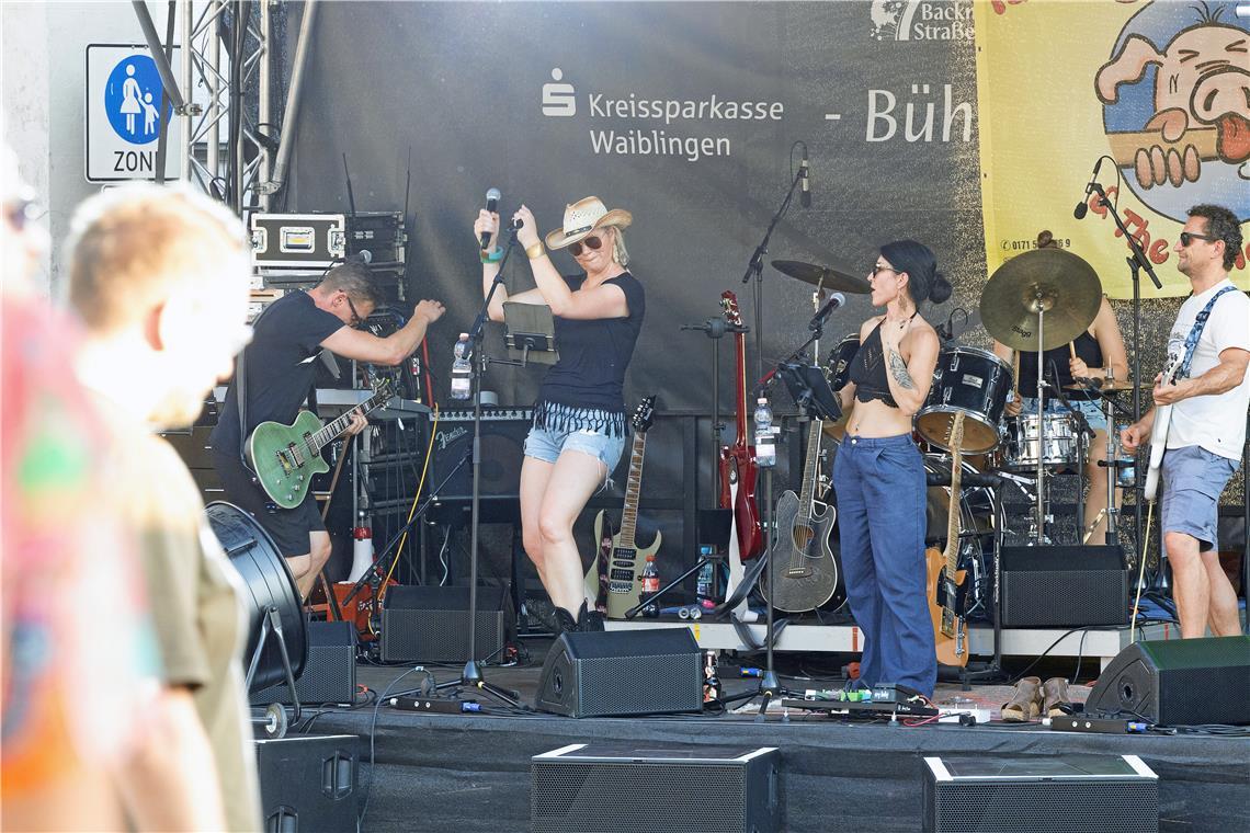 Auch musikalisch war natürlich auch sechs Bühnen wieder eine Menge geboten, zum ...