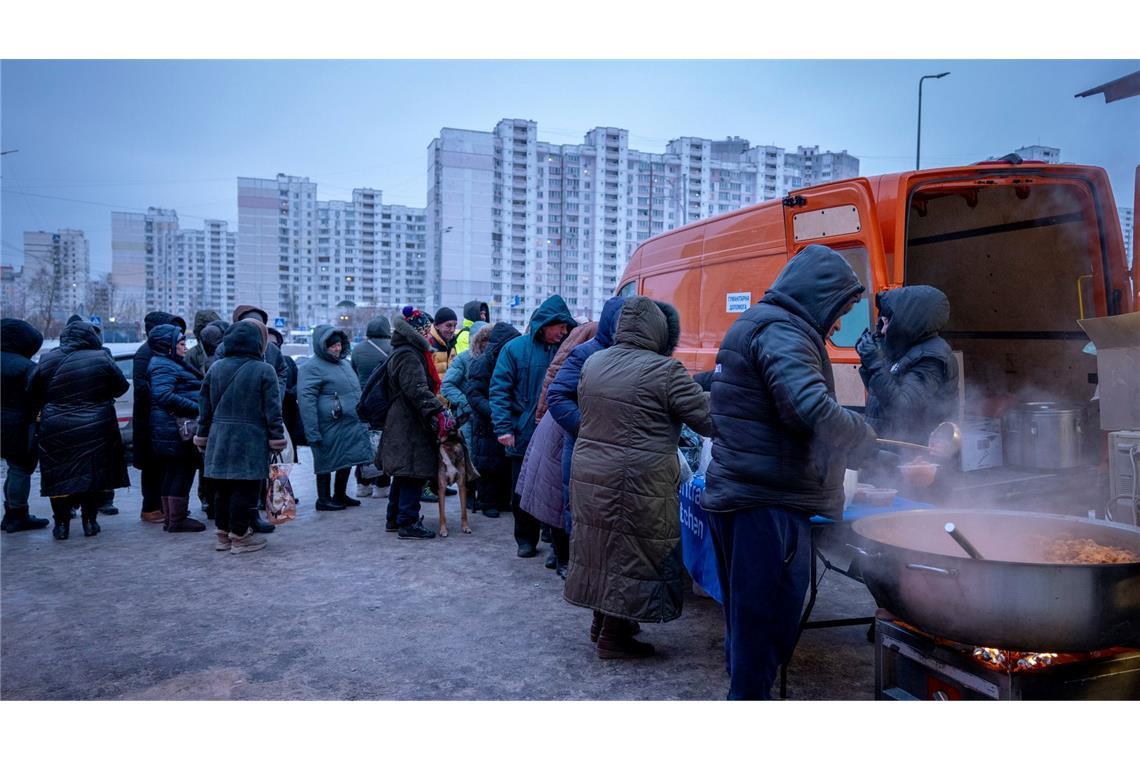 Auch ohne neue russische Angriffe auf Energieanlagen machen den Menschen in Kiew die bisherigen Schäden an der Infrastruktur täglich zu schaffen. (Archivbild)