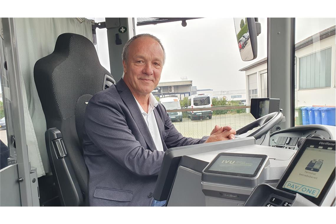 Auch Paul Launer lebt davon, dass er Bustickets verkauft. Dennoch würde er Schwarzfahrer nicht ins Gefängnis werfen.