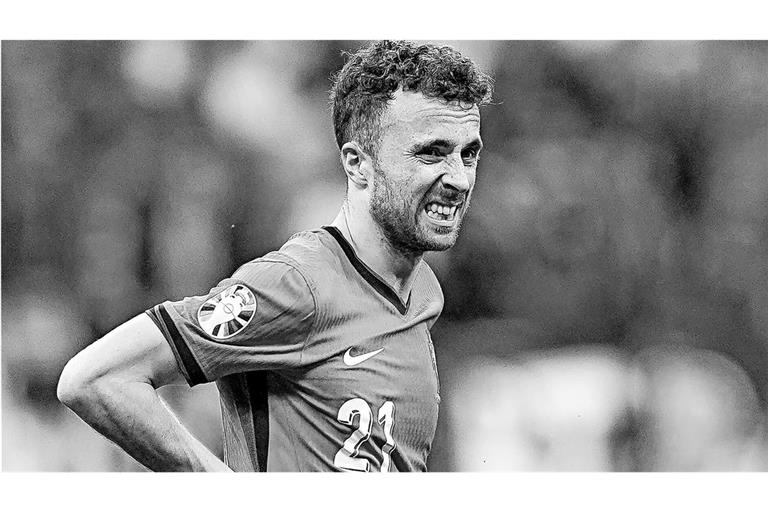 Auch Regierungschef Luís Montenegro erweist dem verstorbenen Fußballspieler die letzte Ehre (Archivbild).