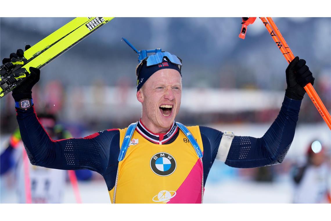 Revolution am Schießstand - Deutsche Männer patzen zu oft Auch Rekordweltmeister Johannes Thingnes Bö staunt über das schnelle Schießen seines jungen Teamkollegen.
