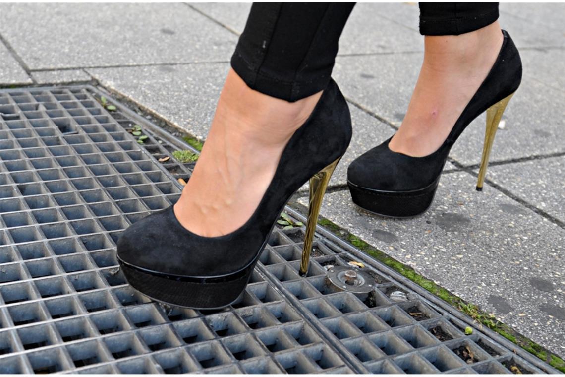 Auch Stöckeln will gelernt sein: Volkshochschulkurs für High-Heel-Enthusiasten.