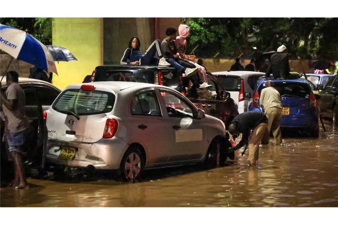 Auch Straßen, Geschäfte und andere Infrastruktur wurden beschädigt.