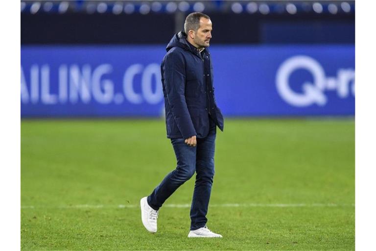 Auch Trainer Manuel Baum konnte die Negativserie beim FC Schalke 04 nicht stoppen. Foto: Martin Meissner/Pool AP/dpa