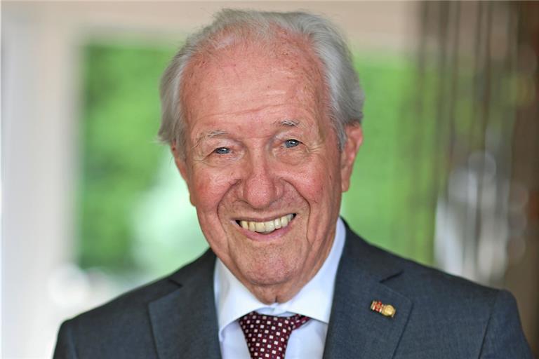 Auch über die Landesgrenzen hinweg setzte sich der Winnender Siegfried Steiger für das Rettungswesen ein. Foto: Björn-Steiger-Stiftung
