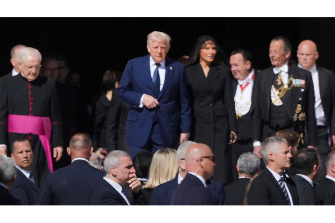 "Ciao Papa" - Welt nimmt Abschied von Franziskus Auch US-Präsident Donald Trump ist mit seiner Frau Melania angereist.