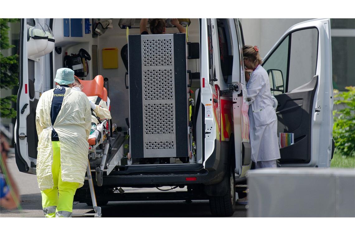 Bomben in Köln nach Groß-Evakuierung entschärft Auch viele bettlägerige Menschen müssen aus der Sperrzone gebracht werden.