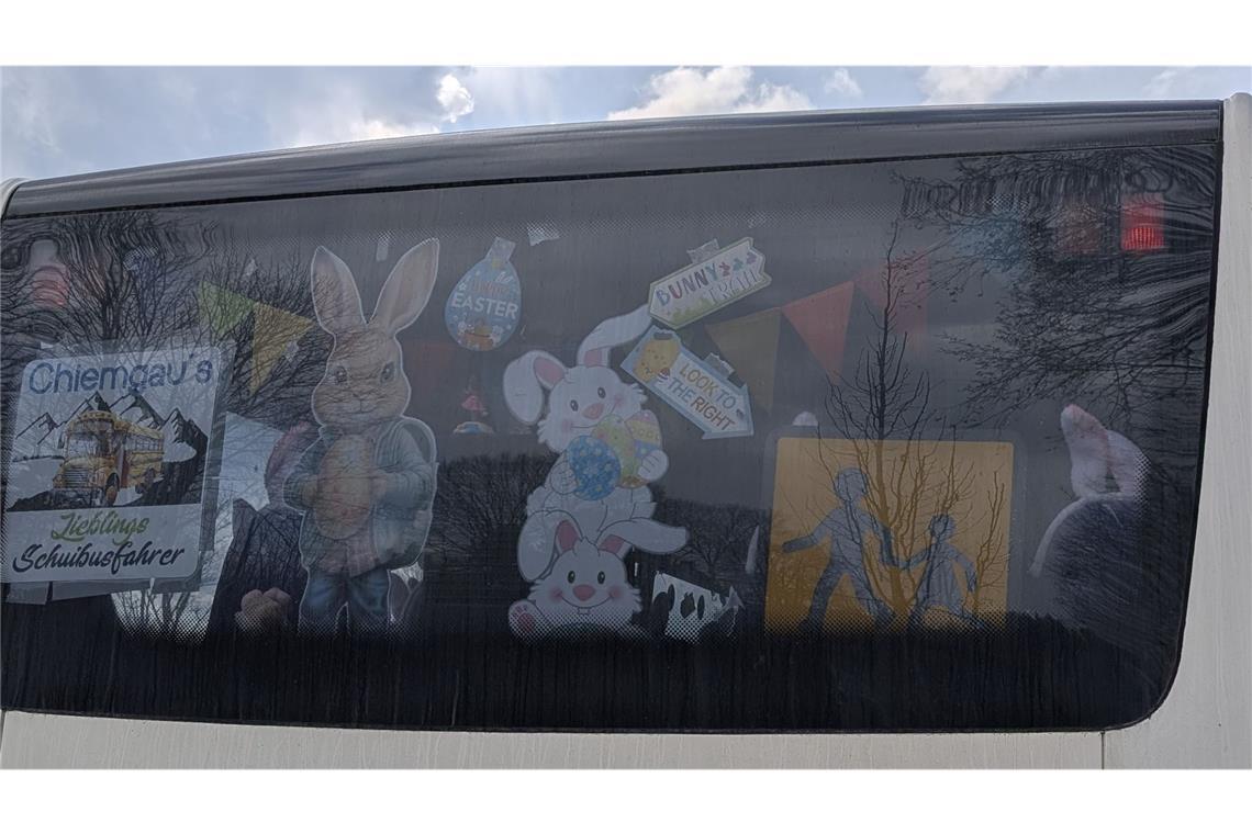 Auch von hinten ist der Osterbus nicht zu übersehen.
