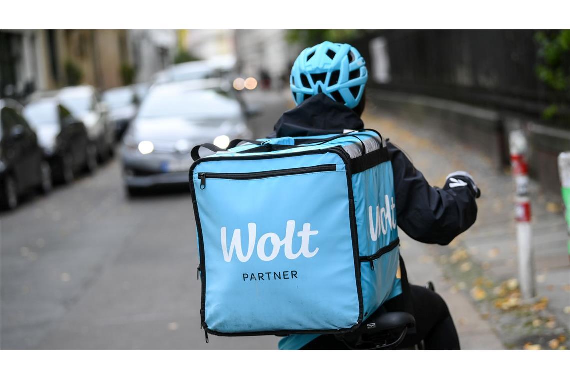 Lieferando baut rund 2.000 Fahrerstellen ab Auch Wolt und andere Wettbewerber setzen auf Subunternehmen bei der Auslieferung. (Archivbild)