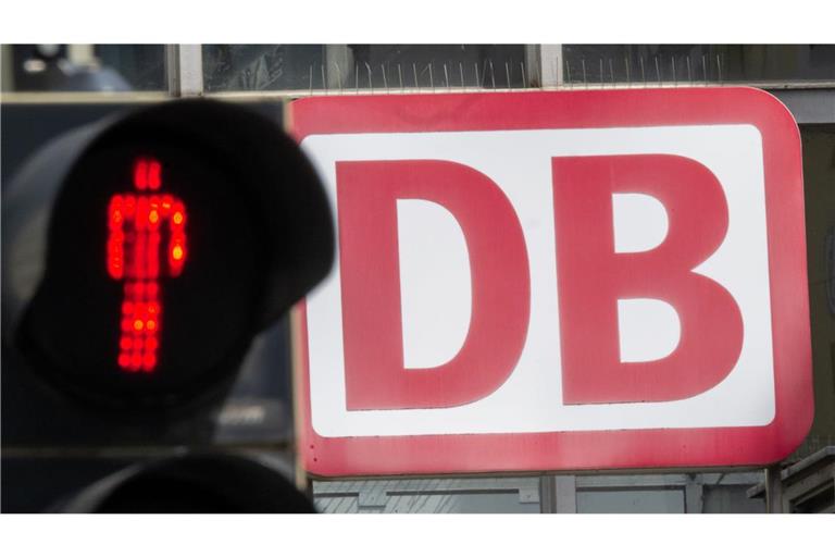 Auf Bahnkunden könnten in diesem Jahr Preiserhöhungen zukommen. (Symbolbild)