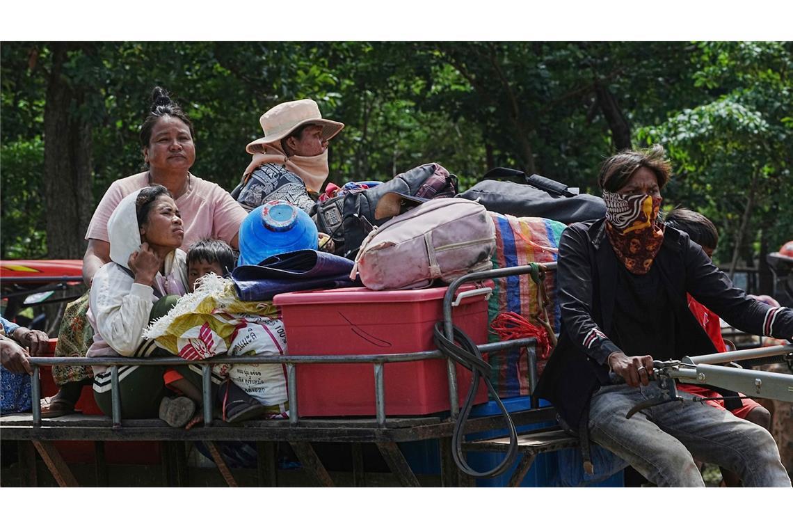 Neue Kämpfe an Grenze zwischen Thailand und Kambodscha Auf beiden Seiten brachten sich Anwohner in Sicherheit.