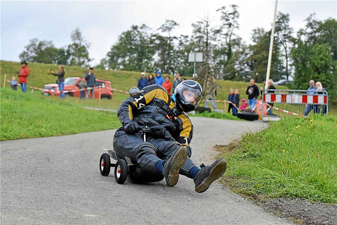 Auf das fahrerische Können kommt es auf der Großerlacher Strecke stark an. Dominik Rivola hat den anspruchsvollen Kurs am besten gemeistert. Fotos: Tobias Sellmaier