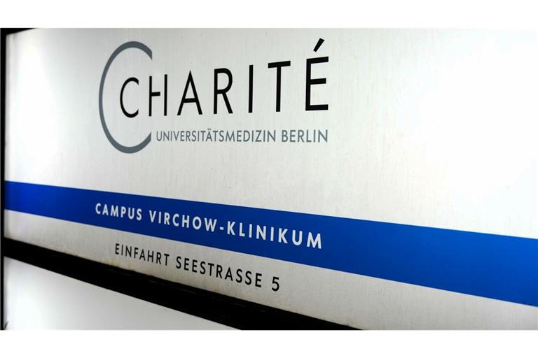 Auf dem Campus Virchow Klinikum der Berliner Charité befindet sich eine Sonderisolierstation zur Behandlung von Patienten mit gefährlichen Infektionskrankheiten. (Archivbild)