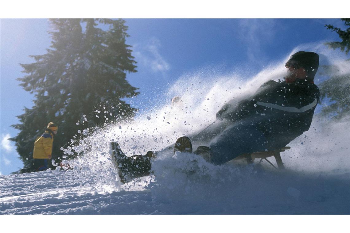 Auf dem Feldberg kann am Wochenende mit etwas Glück Schlitten gefahren werden.