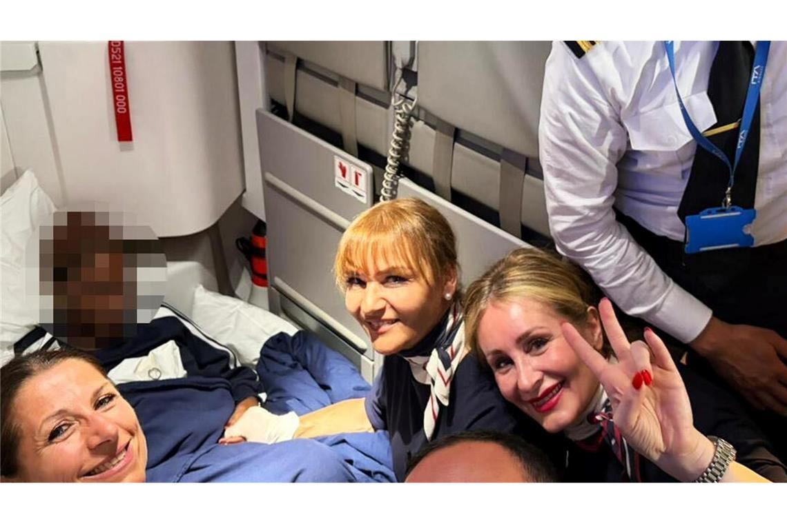 Auf dem Flug aus dem Senegal nach Italien hat eine Passagierin ein Kind zur Welt gebracht. (Foto: Handout)