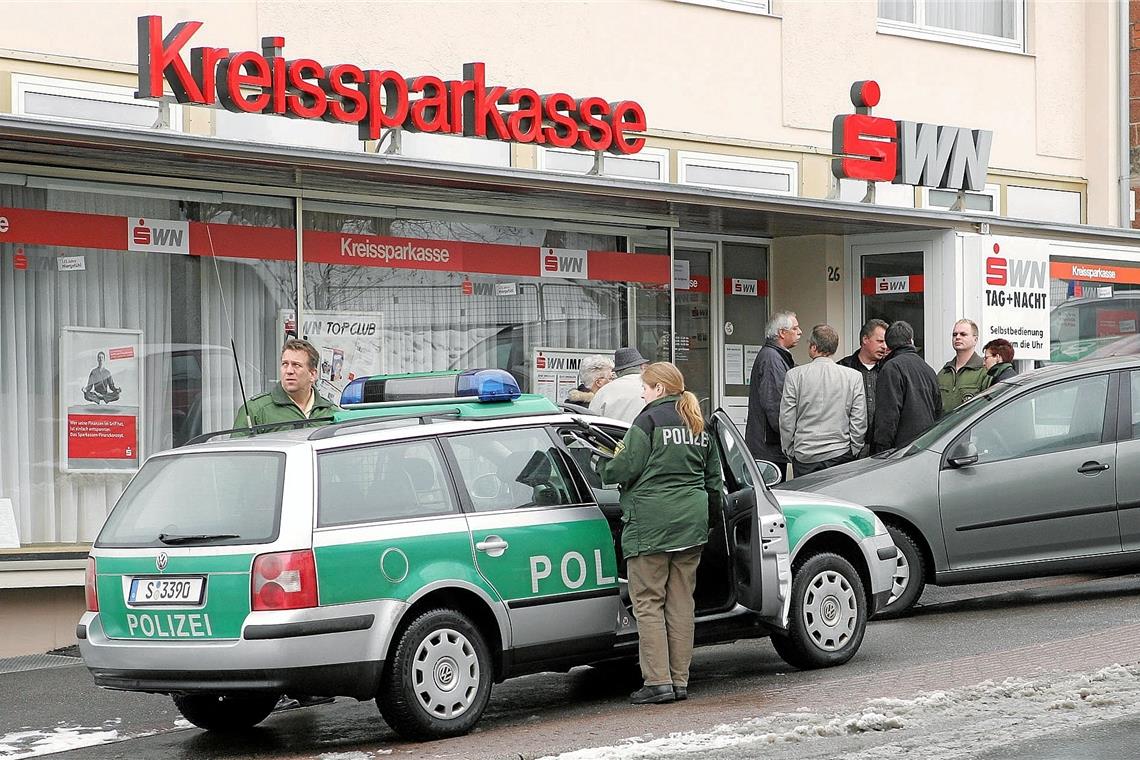 Spektakuläre Kriminalfälle Auf dem Foto die ehemalige Kreissparkassenfiliale in Burgstall