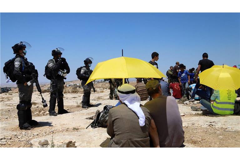 Auf dem Foto zu sehen sind Proteste gegen die israelische Siedlungspolitik. Im Westjordanland protestierten am Mittwoch zahlreiche Menschen gegen die Einführung der Todesstrafe für Palästinenser (Archvi).