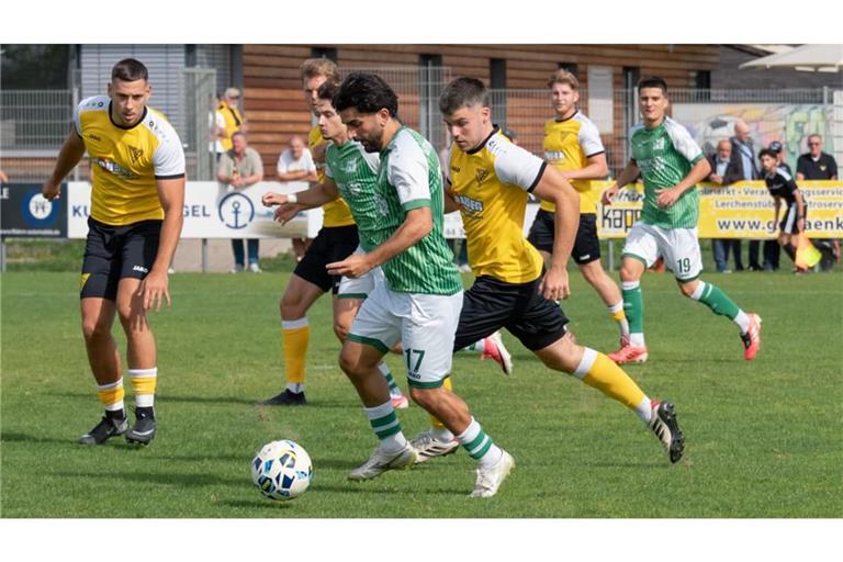 Auf dem harten Boden der Tatsachen gelandet: Metehan Kizilagil (am Ball) und der GSV Maichingen verlieren die Tabellenspitze vorerst aus den Augen.