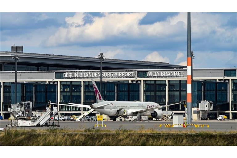 Auf dem Hauptstadtflughafen BER wurde der Gefahrgut-Alarm ausgelöst. (Archivbild)