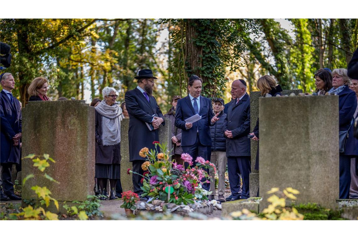 Auf dem jüdischen Friedhof in Berlin-Weißensee: Gedenkfeier zum 104. Geburtstag von Margot Friedländer.