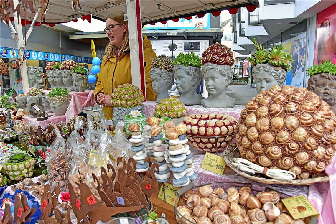 Auf dem Kunsthandwerkermarkt gibt es allerlei Deko.Tulpenfrühling in Backnang 20...