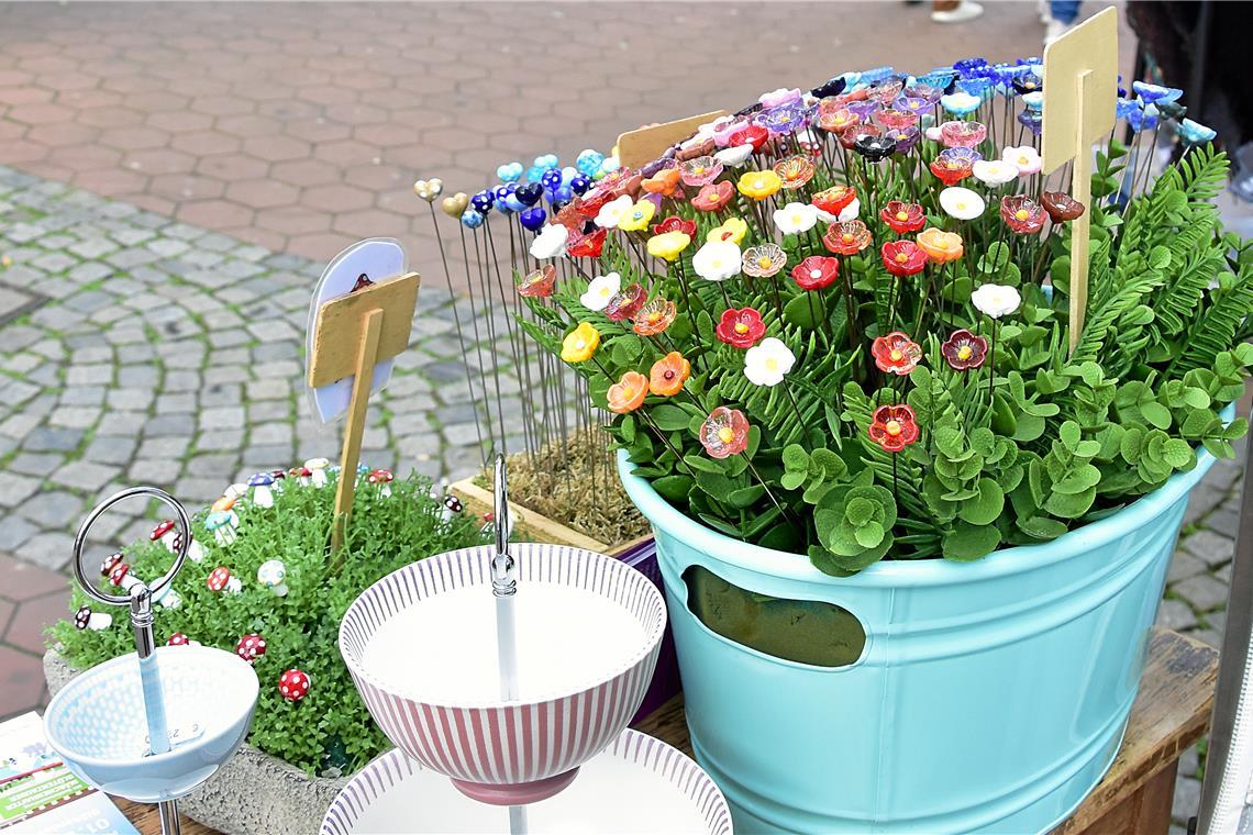 Auf dem Kunsthandwerkermarkt gibt es allerlei Deko.Tulpenfrühling in Backnang 20...