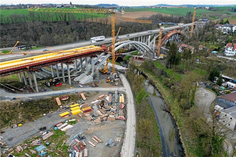 Auf dem Murrtalviadukt kommt es wieder zu Betonarbeiten. Foto: Alexander Becher