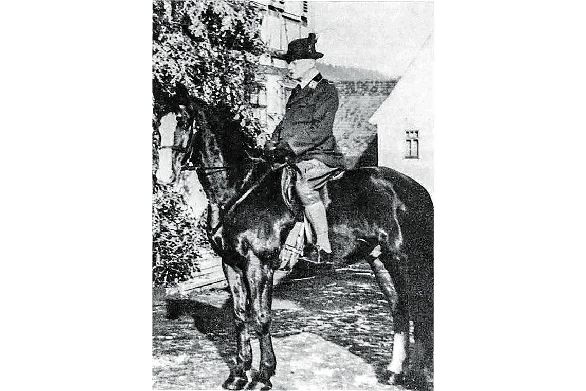Der reitende Forstmeister Auf dem Pferd statt im Dienstwagen: So war Theodor Hepp unterwegs. Fotos: Ursula Gina Häffner