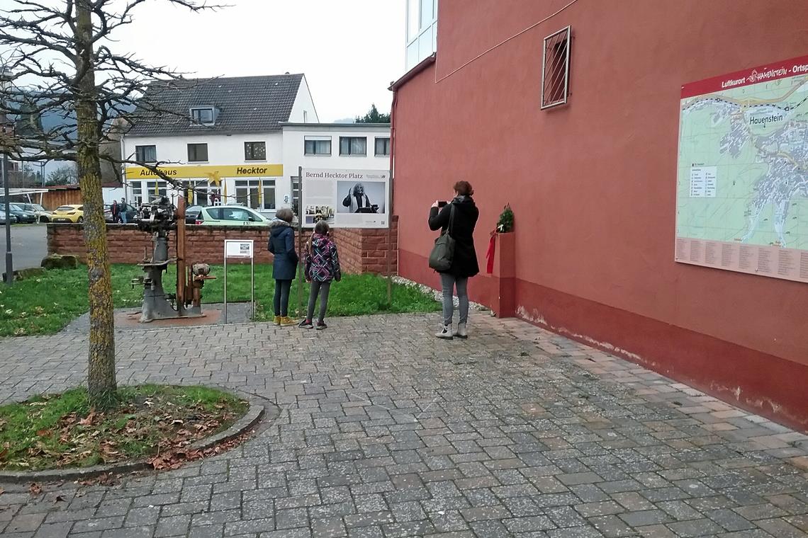 Platz in der Pfalz nach Bernd Hecktor benannt Auf dem Platz, der Bernd Hecktor gewidmet worden ist, befand sich einmal das Gebäude Marktplatz 19. Fotos: privat