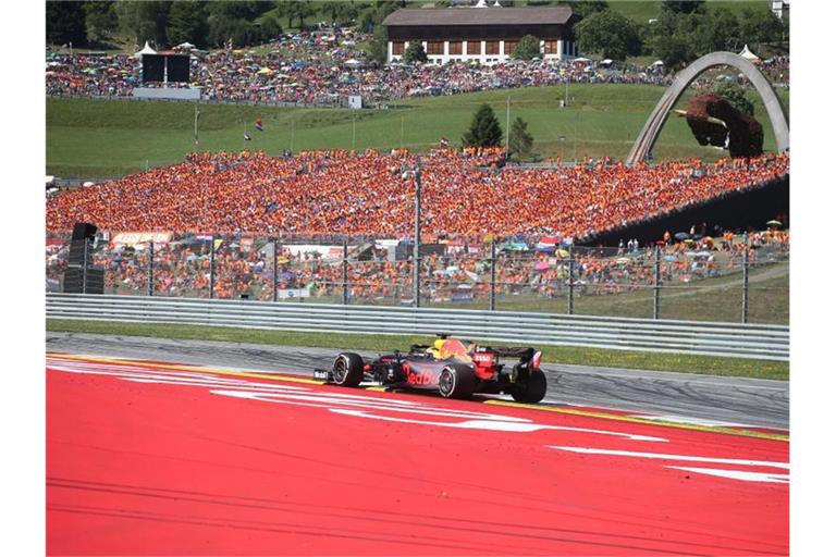 Auf dem Red Bull Ring in Österreich könnte die Formel 1 am 5. Juli in die Restsaison starten. Foto: Georg Hochmuth/APA/dpa