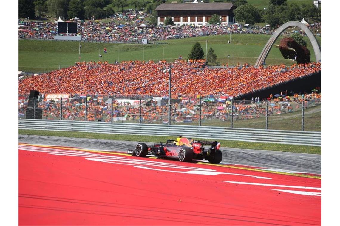 Auf dem Red Bull Ring in Österreich könnte die Formel 1 am 5. und 12. Juli mit zwei Rennen in die Restsaison starten. Foto: Georg Hochmuth/APA/dpa