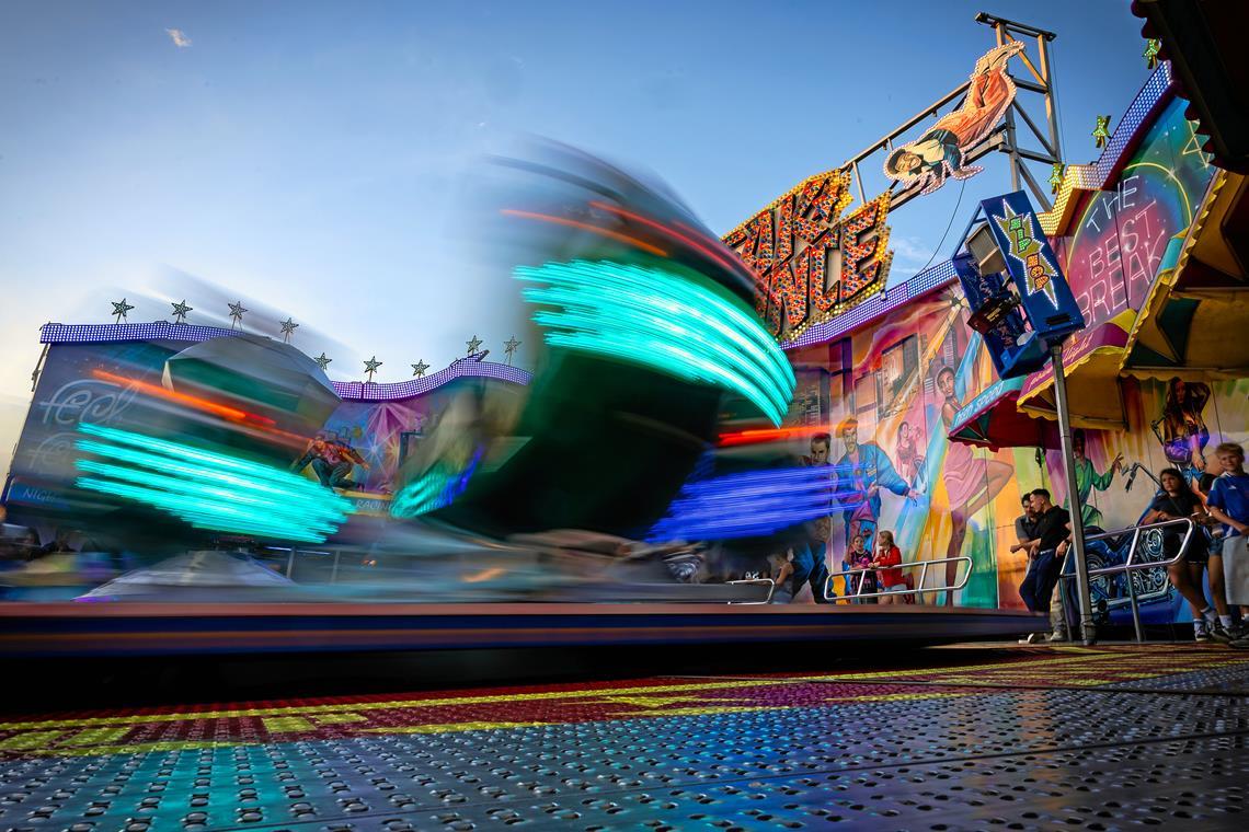 Der Live-Blog zum 53. Backnanger Straßenfest: Mit dem Zapfenstreich klingt das Fest aus Auf dem Rummel ist allerlei geboten. Foto: Alexander Becher