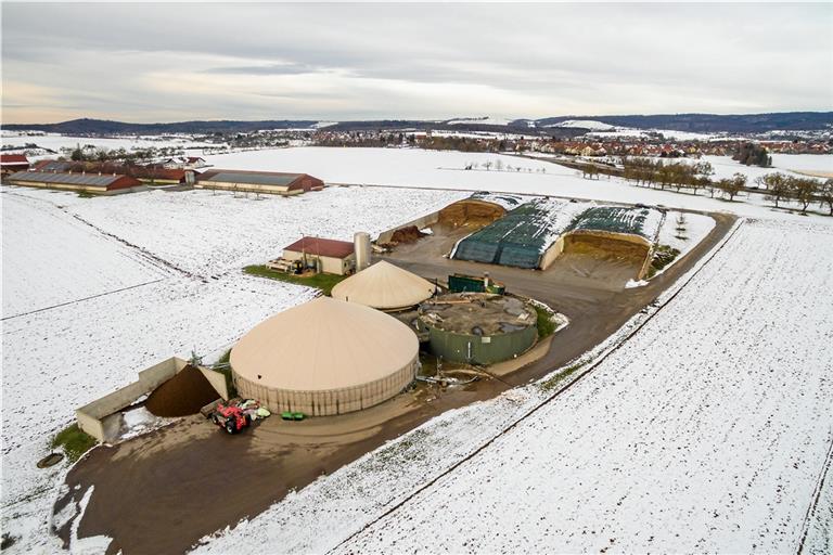 Auf dem Schöntaler Hof steht die Biogasanlage, mit deren Abwärme in zahlreichen Großaspacher Haushalten geheizt wird. Fotos: A. Becher